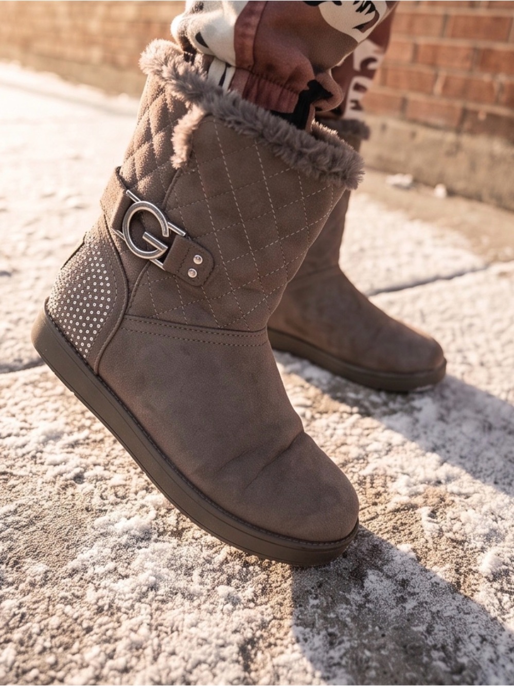 GBG Los Angeles Gray Quilted Faux Fur Rhinestone Winter Boots Women’s 8M